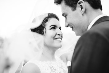Hochzeitsfotograf: Brautpaar in Graz in der Steiermark. WE WILL WEDDINGS | Hochzeitsfotografin Graz Steiermark Österreich - WE WILL WEDDINGS