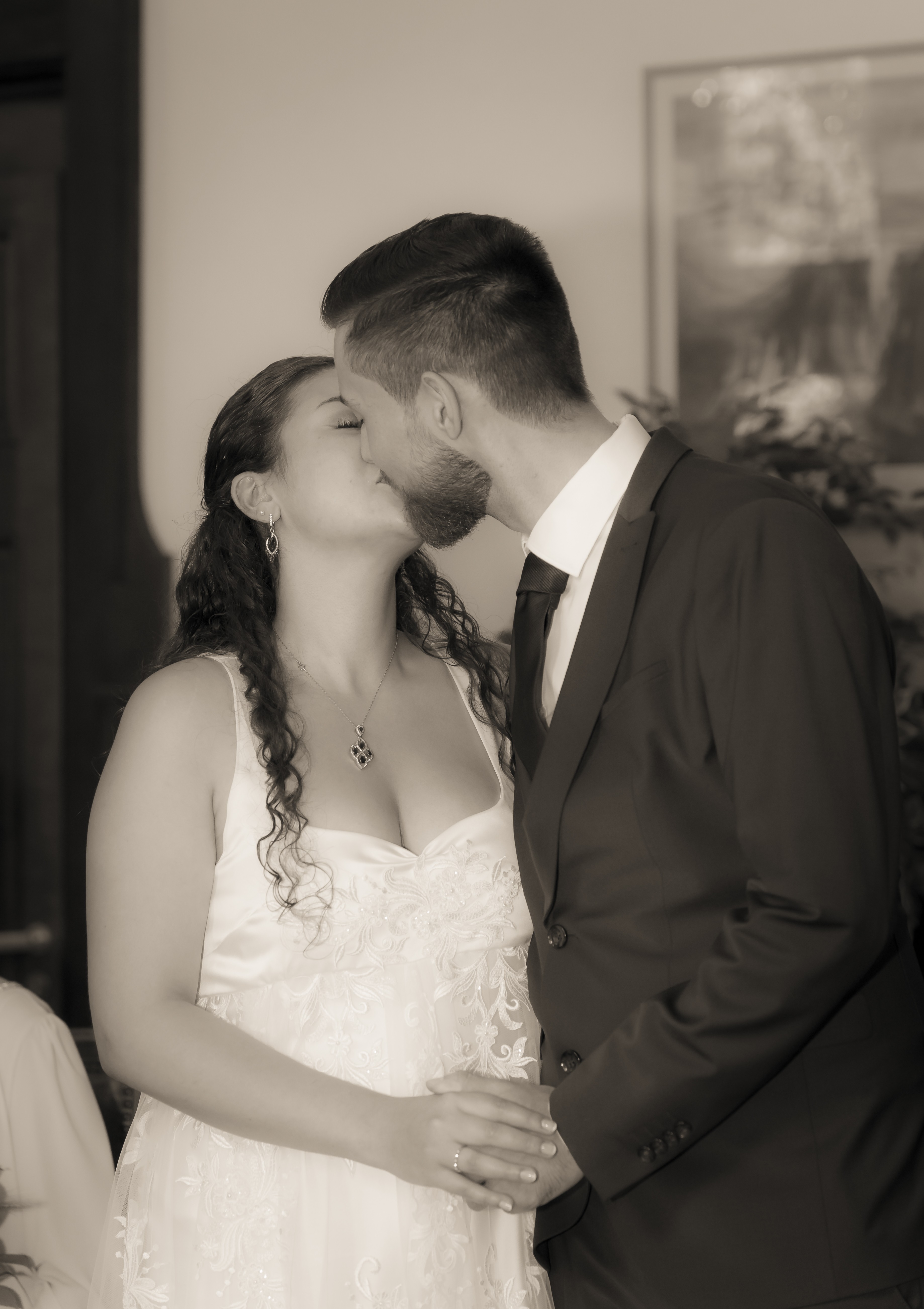 Hochzeitsfotos - Art des Shootings: Fotostory - Sauerland - Kuss Brautpaar  - Angelo Vella Photography 