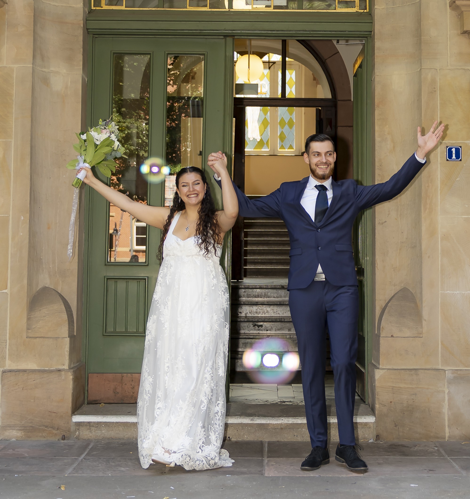 Hochzeitsfotos - Art des Shootings: Fotostory - Sauerland - Auszug Standesamt - Angelo Vella Photography 