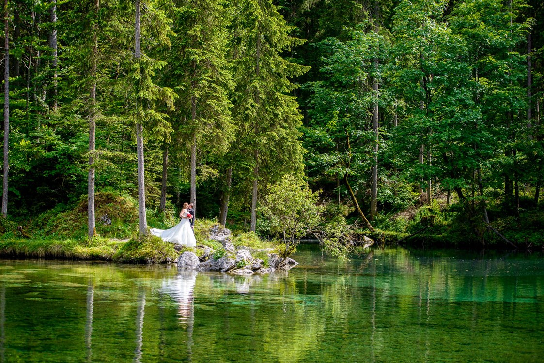 Hochzeitsfotograf: Hochzeitsfoto-shooting am Badersee bei Garmisch-Partenkirchen - Wolfgang Burkart Fotografie