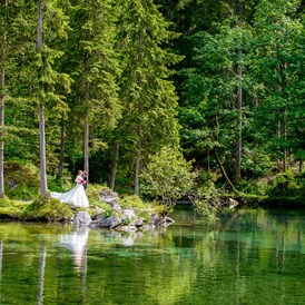 Hochzeitsfotograf: Hochzeitsfoto-shooting am Badersee bei Garmisch-Partenkirchen - Wolfgang Burkart Fotografie