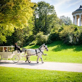 Hochzeitsfotograf: Hochzeitsfotografie im Englischen Garten in München - Wolfgang Burkart Fotografie