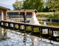 Hochzeitsfotograf: Brautpaar-shooting am Chiemsee im Gut Aiterbach - Wolfgang Burkart Fotografie