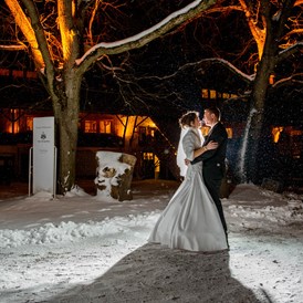 Hochzeitsfotograf: Zum Glück konnte ich das Brautpaar überreden, nochmals für ein paar Aufnahmen in die Kälte raus zu gehen. - Wolfgang Burkart Fotografie