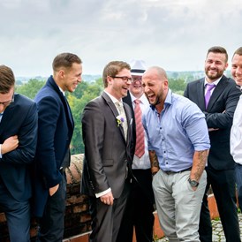 Hochzeitsfotograf: Das kommt dabei raus, wenn der Hochzeitsfotograf den Männern sagt, sie sollten mal ganz besonders cool dreinschauen.... - Wolfgang Burkart Fotografie