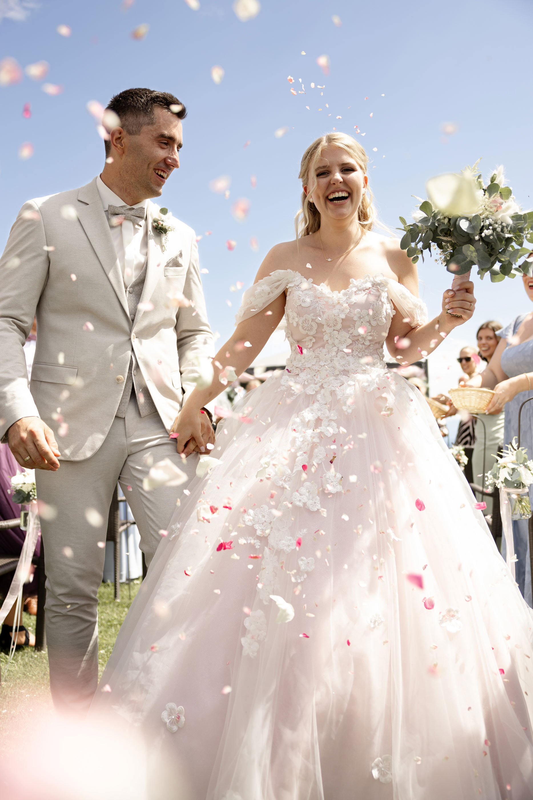 Hochzeitsfotos - Völkermarkt - Hochzeitsfotograf Kärnten - Trauung im Freien Auszug - Johanna Bacher Fotografie