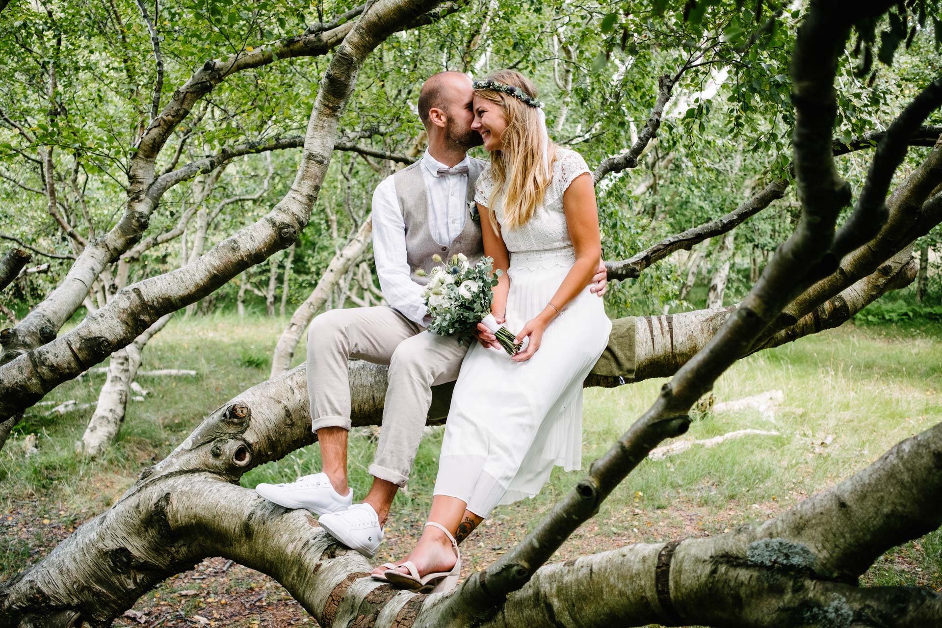 Hochzeitsfotograf: Brautpaarshooting im Wald - Nils Breiner