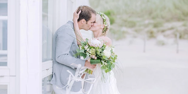 Hochzeitsfotos - PLZ 56459 (Deutschland) - Brautpaarfotoshooting Strandhochzeit Hochzeitsreportage Dorina Köbele-Milas - Dorina Köbele-Milaş