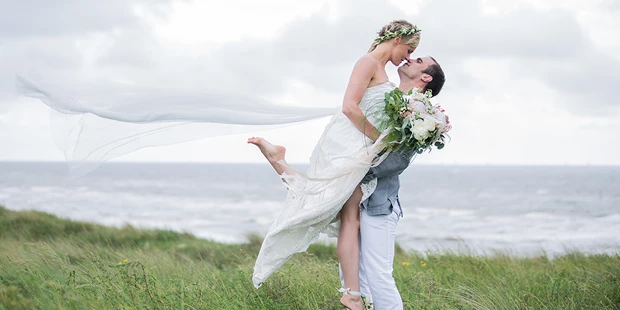 Hochzeitsfotos - PLZ 56459 (Deutschland) - Brautpaarfotoshooting Strandhochzeit Hochzeitsfotografin Dorina Köbele-Milas - Dorina Köbele-Milaş