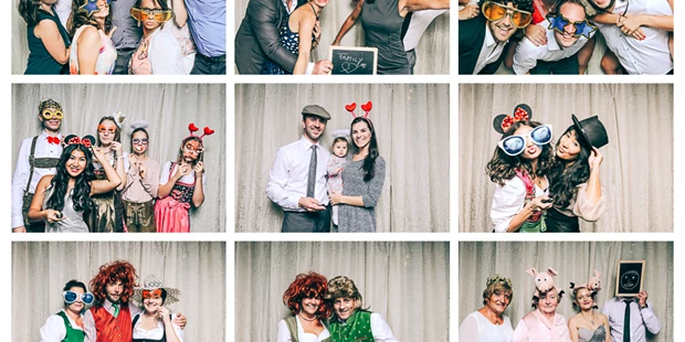 Hochzeitsfotos - Attnang-Puchheim - Eine Fotobox mit Druckmöglichkeit und jede Menge lustige Requisiten kann ich auf Anfrage gerne zur Hochzeit mitnehmen. - Dieter Hawlan
