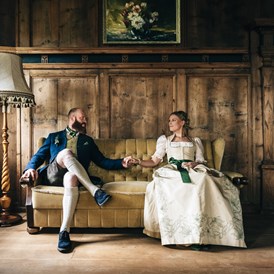 Hochzeitsfotograf: Paar in Trachten im Schloss Höch in der Flachau - Dieter Hawlan