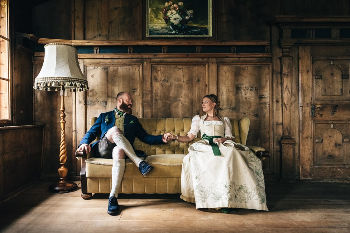 Hochzeitsfotograf: Paar in Trachten im Schloss Höch in der Flachau - Dieter Hawlan