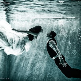 Hochzeitsfotograf: Hochzeitsfotograf Monika Kessler Unterwassershooting - Art of Photography Monika Kessler