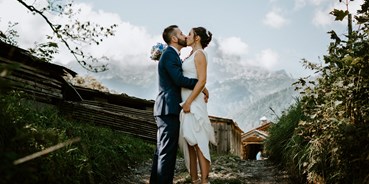 Hochzeitsfotos - Tiroler Oberland - Paarshooting in Hintergraseck - Magnus Winterholler | Gipfelliebe Hochzeitsfotografie