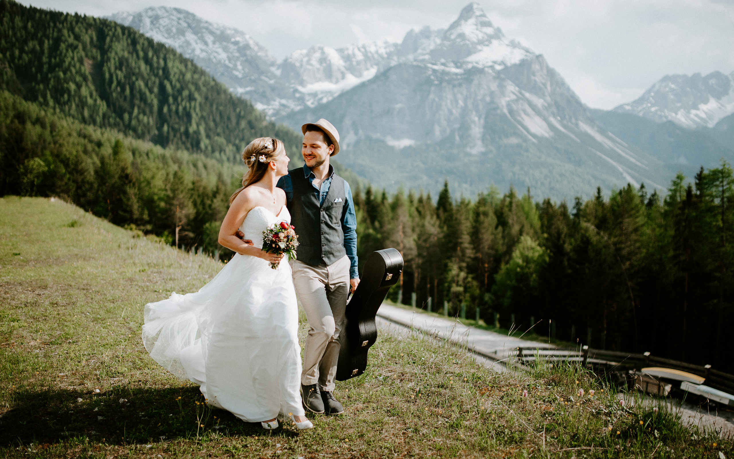 Hochzeitsfotos - Art des Shootings: Fotostory - Innsbruck - Paarshooting auf der Gamsalm - Magnus Winterholler | Gipfelliebe Hochzeitsfotografie