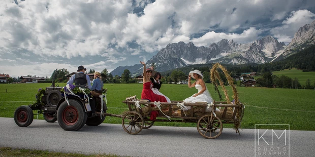 Hochzeitsfotos - Fotostudio - Wels (Wels) - "Mit dem Leiterwagen zu Kirche" - Hochzeit in Tirol am Wilden Kaiser - Klaus Mittermayr Fotografie