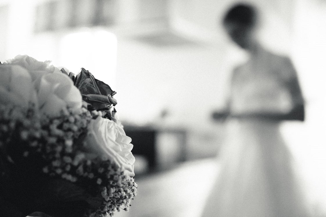 Hochzeitsfotograf: Fine Art Hochzeitsfotograf, Brautstrauß und Braut - ultralicht Fotografie