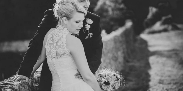 Hochzeitsfotos - Art des Shootings: Trash your Dress - Maria-Lanzendorf - Hochzeitsfotograf Schloss Mailberg, Niederösterreich - ultralicht Fotografie