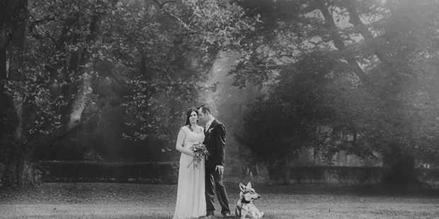 Hochzeitsfotos - Art des Shootings: Trash your Dress - Maria-Lanzendorf - Fine Art Hochzeitsfotograf, schwarzweiß Nebellandschaft, vintage Style - ultralicht Fotografie
