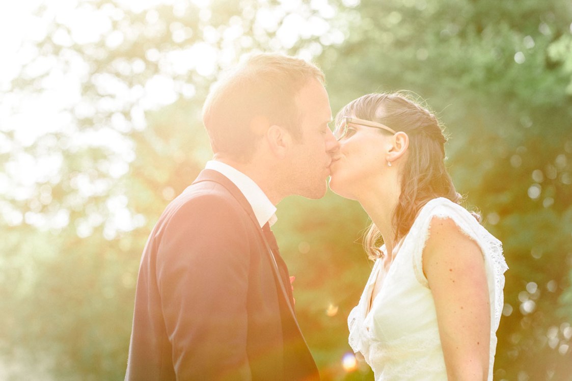 Hochzeitsfotograf: Fine Art Hochzeitsfotograf, Brautpaar im Sonnenuntergang - ultralicht Fotografie