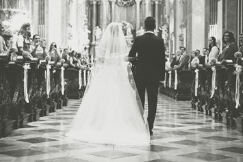 Hochzeitsfotograf: Fine Art Hochzeitsfotograf, Einzug in die Kirche - ultralicht Fotografie