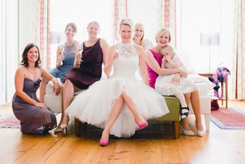 Hochzeitsfotograf: Hochzeitslocation Mailberg, Girl-Power - ultralicht Fotografie