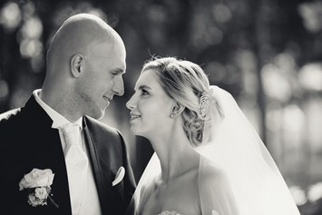 Hochzeitsfotograf: Fine Art Hochzeitsfotograf, verliebtes Brautpaar - ultralicht Fotografie