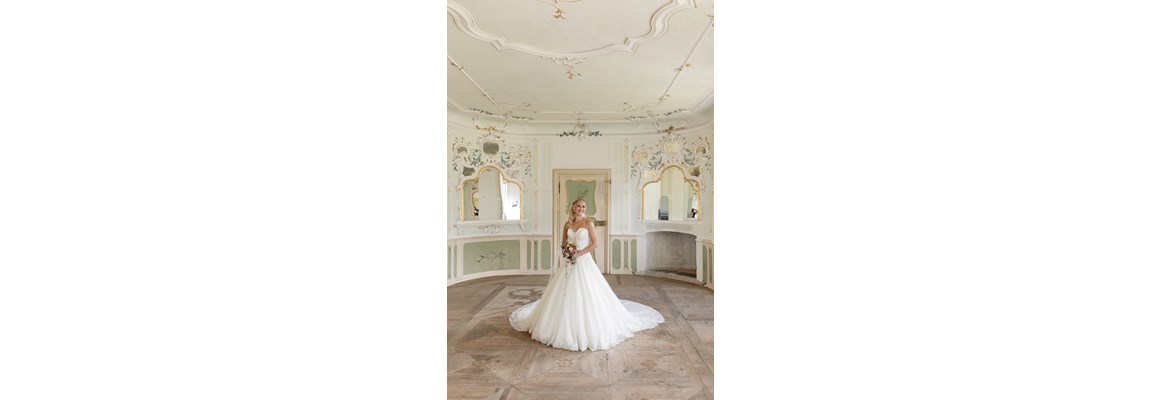 Hochzeitsfotograf: Braut im Spiegelsaal Schloss Reichenau - Stefanie Blochwitz Fotografie - Nordlichtphoto