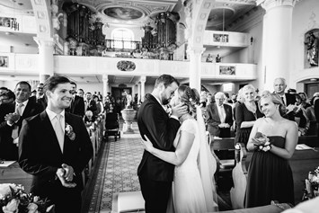 Hochzeitsfotograf: Brautpaar während der Trauung - Stefan Kuhn Hochzeitsfotografie