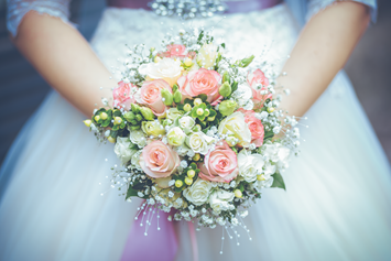 Hochzeitsfotograf: Braut mit Brautstrauß - LM-Fotodesign