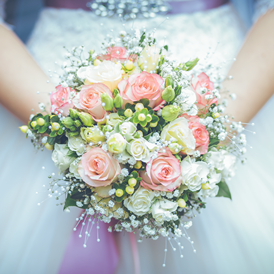Hochzeitsfotograf: Braut mit Brautstrauß - LM-Fotodesign