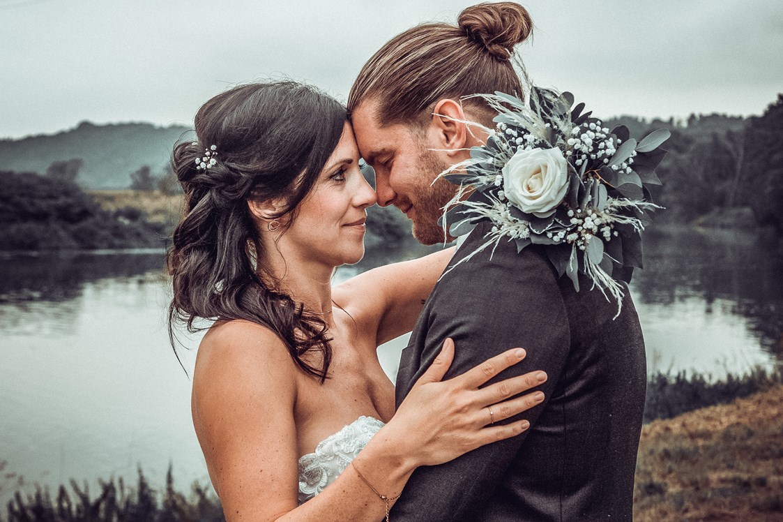 Hochzeitsfotograf: Romantisches Vintage Brautpaarshooting am See - LM-Fotodesign
