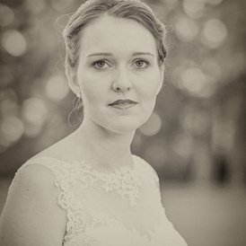 Hochzeitsfotograf: Portrait Braut Erding Stadtpark - markus krompaß photographie