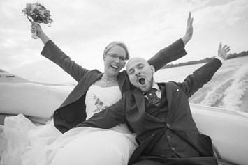 Hochzeitsfotograf: Das kommt raus wenn neben der Hochzeit ein Motorboot anlegt :-) - Steffen Frank