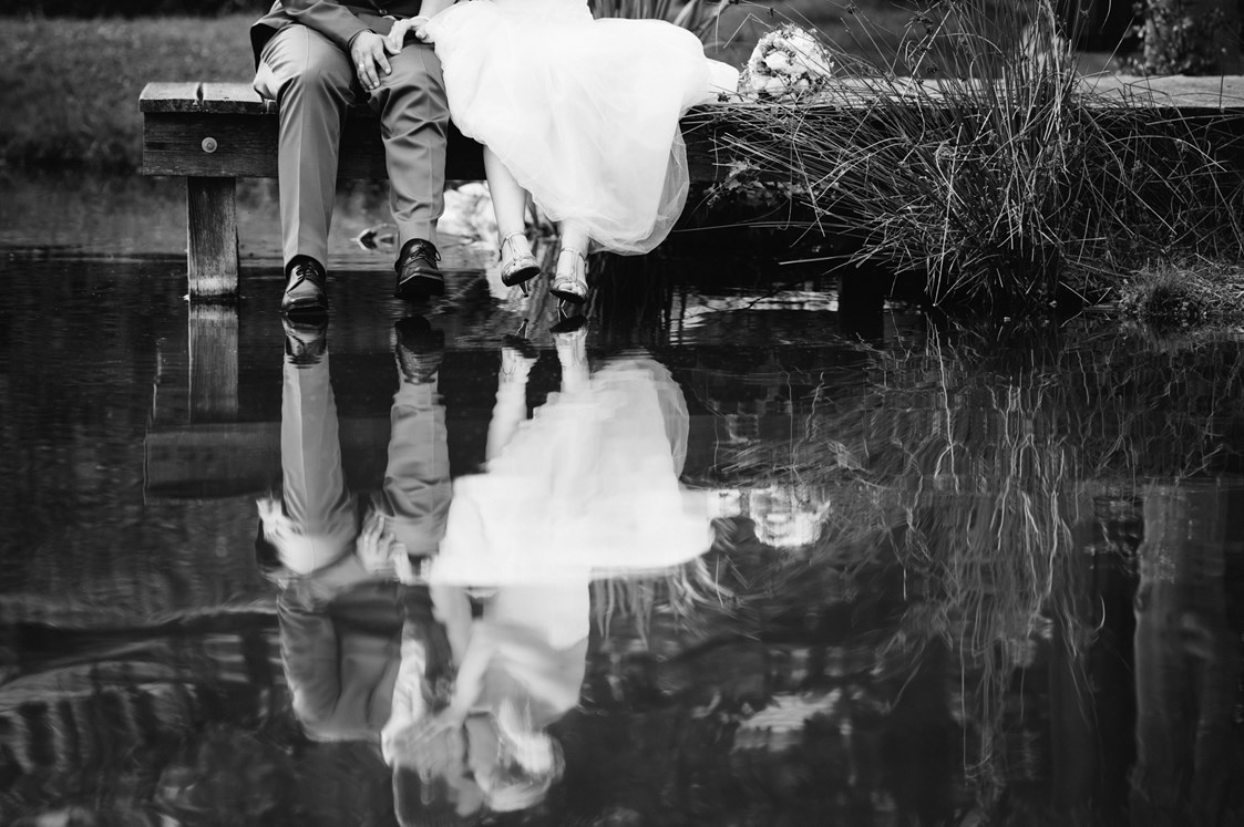 Hochzeitsfotograf: Reflexion im Teich. - Tom Schuller