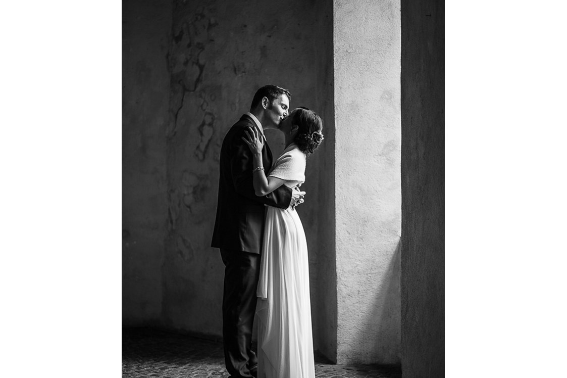 Hochzeitsfotograf: Hochzeitspaar, Fotomöglichkeit oder Agape im Zwinger im Schloss Hagenberg (www.schlossrestaurant-hagenberg.at) - Flora Fellner Fotografie