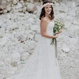 Hochzeitsfotograf: Braut Christina vor wunderschöner Kulisse im Salzkammergut - Julia C. Hoffer