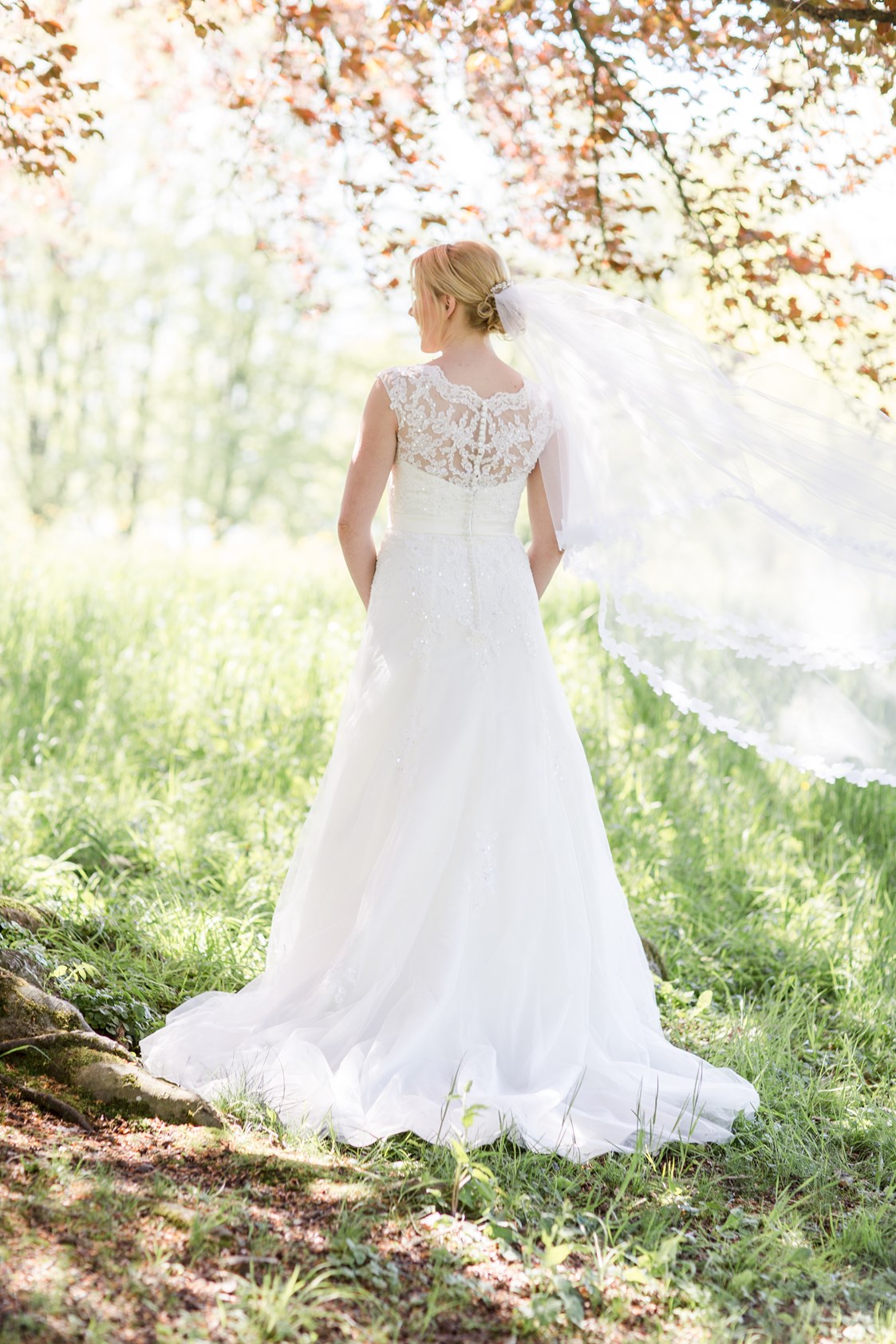 Hochzeitsfotograf: Braut Cornelia am schönen Traunsee - Julia C. Hoffer