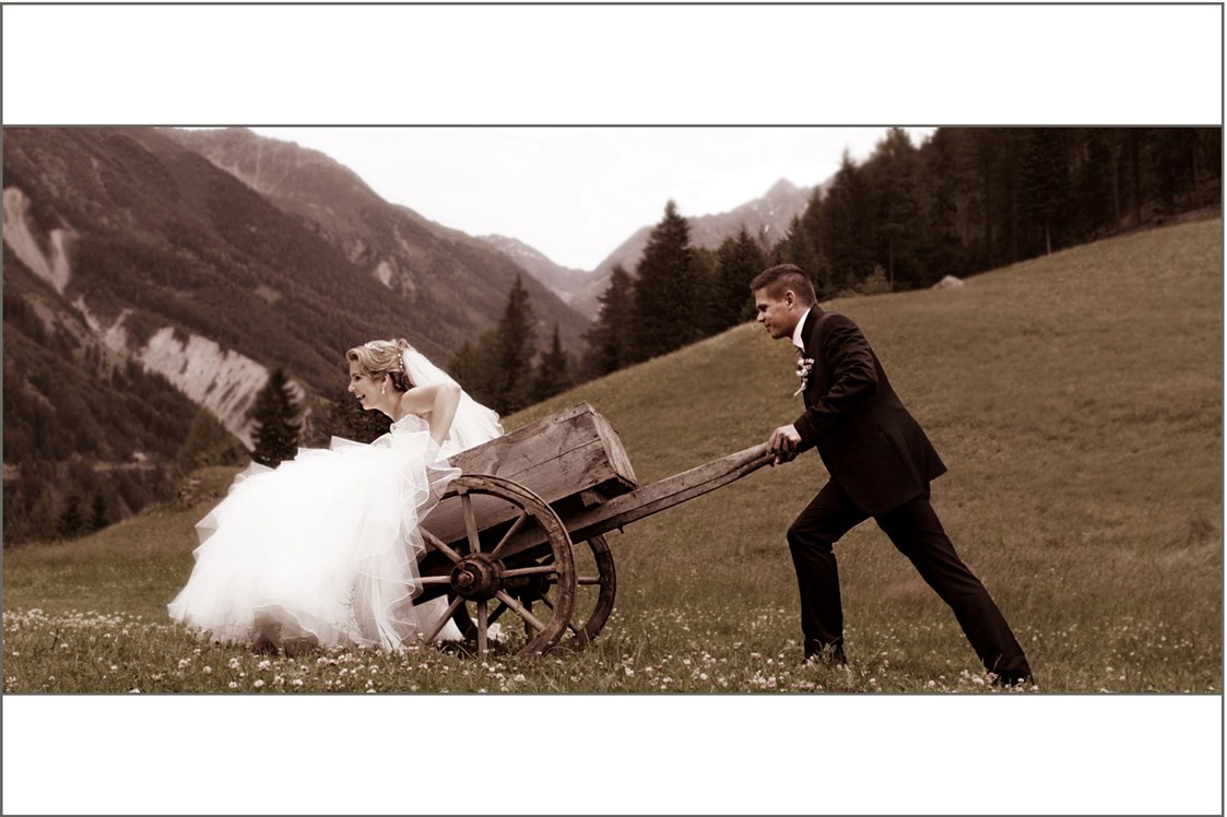 Hochzeitsfotograf: Nun geht´s zum Altar - Viktoria Gstrein | Black Tea Fotografie