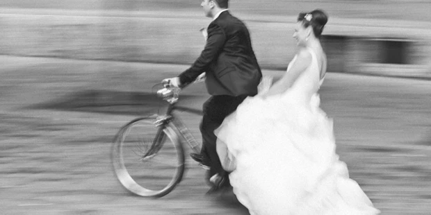 Hochzeitsfotos - zweite Kamera - Pressburg - black and white wedding photography Austria - Marek Valovic - stillandmotionpictures.com