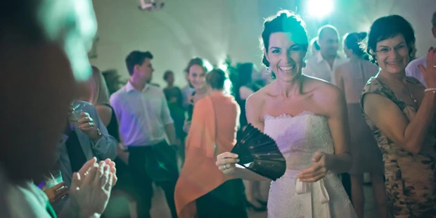 Hochzeitsfotos - zweite Kamera - Pressburg - Hochzeitstanz - Schloss Halbturn - Marek Valovic - stillandmotionpictures.com
