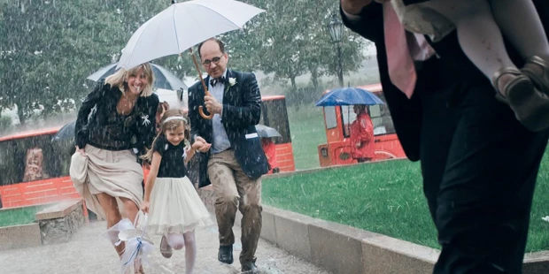 Hochzeitsfotos - zweite Kamera - Pressburg - Regen Hochzeitstag - Marek Valovic - stillandmotionpictures.com
