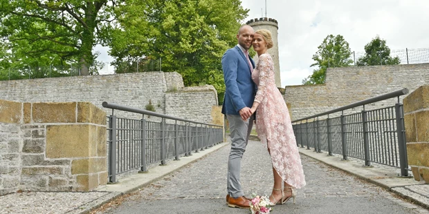 Hochzeitsfotos - Fotobox mit Zubehör - Wietze - Paarshooting in Bielefeld co Bork - diehochzeitsfotografin.de