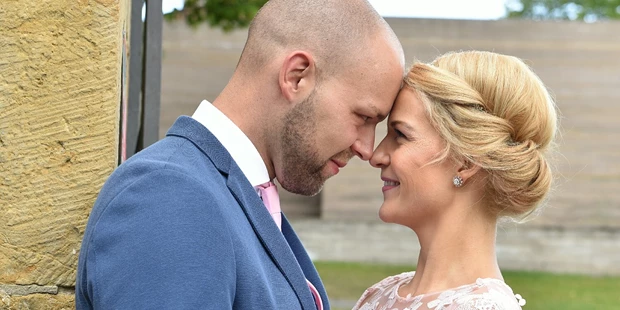 Hochzeitsfotos - Fotobox mit Zubehör - Wietze - Paarshooting in Bielefeld co Bork - diehochzeitsfotografin.de