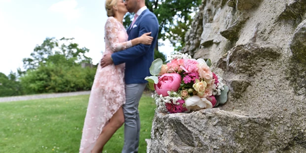 Hochzeitsfotos - Fotobox mit Zubehör - Wietze - Paarshooting in Bielefeld co Bork - diehochzeitsfotografin.de