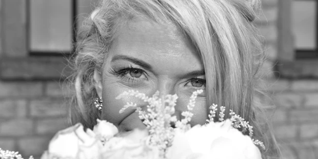 Hochzeitsfotos - Fotobox mit Zubehör - Wietze - Paarshooting in Bielefeld co Bork - diehochzeitsfotografin.de