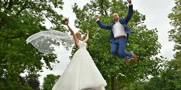 Hochzeitsfotos - Fotobox mit Zubehör - Wietze - Paarshooting in Bielefeld co Bork - diehochzeitsfotografin.de