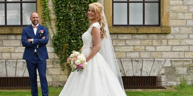 Hochzeitsfotos - Fotobox mit Zubehör - Wietze - Paarshooting in Bielefeld co Bork - diehochzeitsfotografin.de
