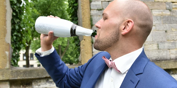 Hochzeitsfotos - Fotobox mit Zubehör - Wietze - Paarshooting in Bielefeld co Bork - diehochzeitsfotografin.de