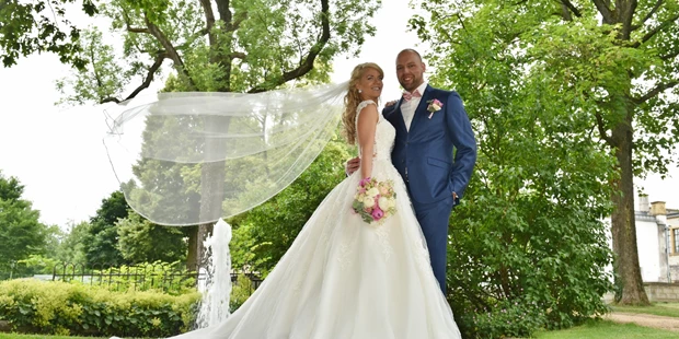 Hochzeitsfotos - Fotobox mit Zubehör - Wietze - Paarshooting in Bielefeld co Bork - diehochzeitsfotografin.de